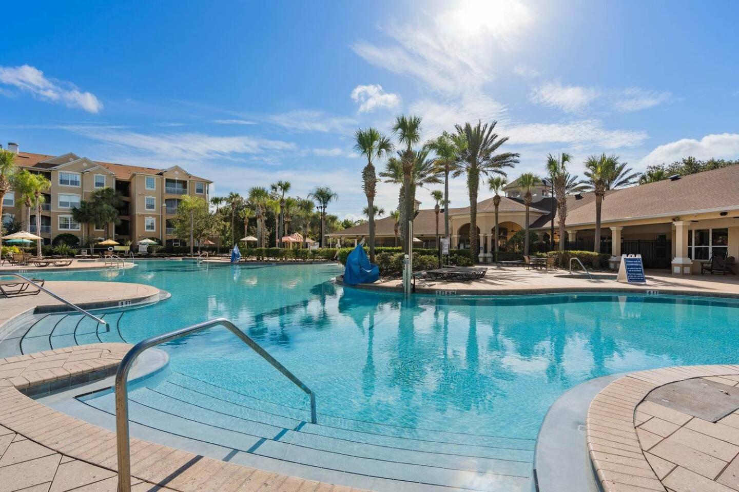 Apartment Luxury 3 Bed Condo Near Disney With Resort Pool!