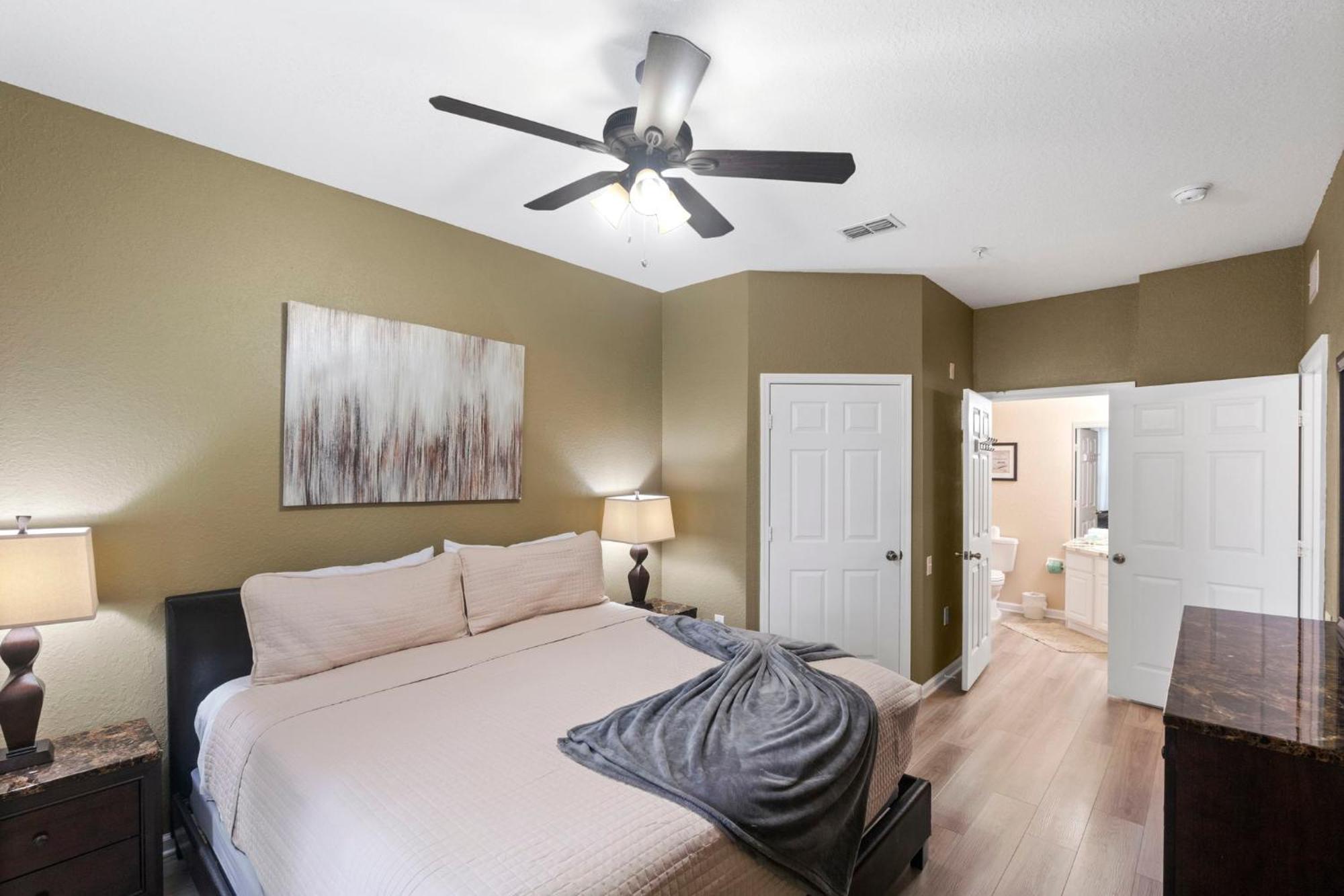 Luxury 3 Bed Condo Near Disney With Resort Pool!