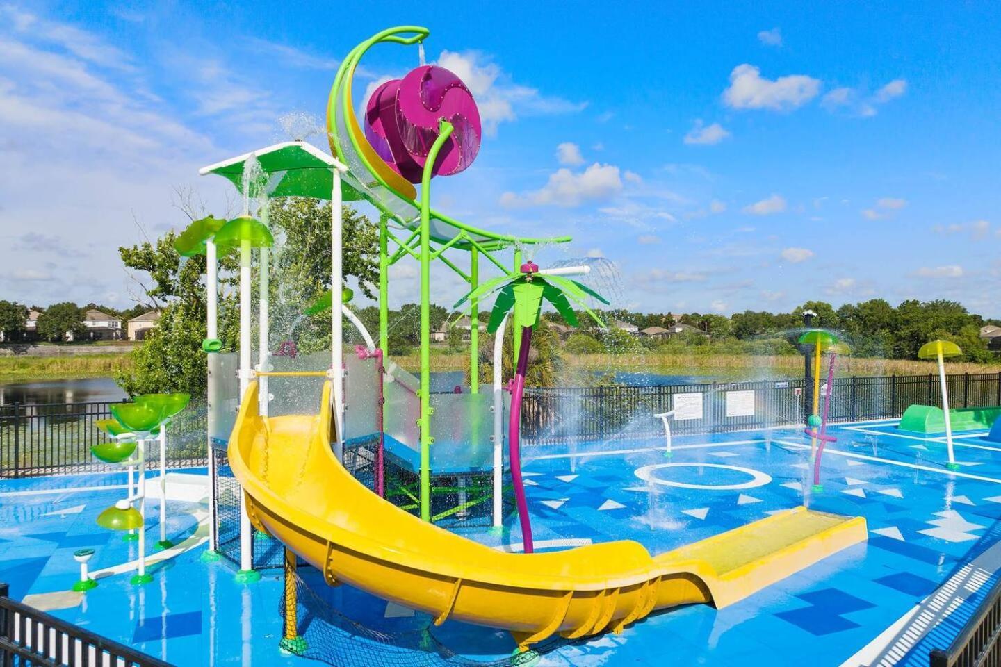 Luxury 3 Bed Condo Near Disney With Resort Pool! Orlando