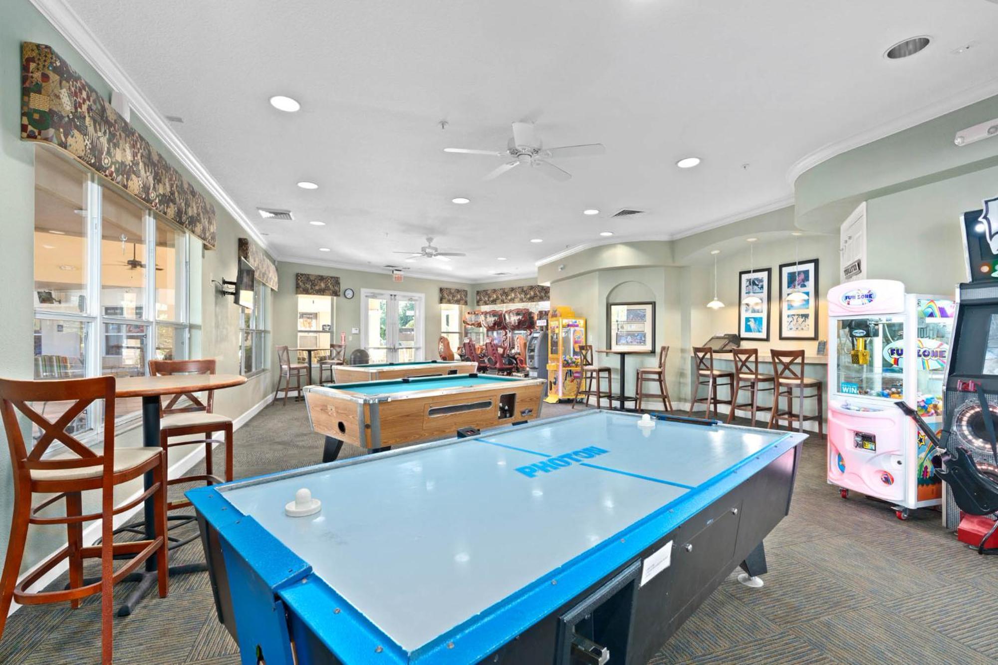 Luxury 3 Bed Condo Near Disney With Resort Pool! *